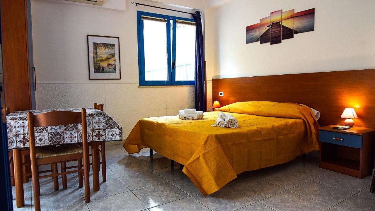 Baia Di Naxos Aparthotel Giardini Naxos Exterior photo