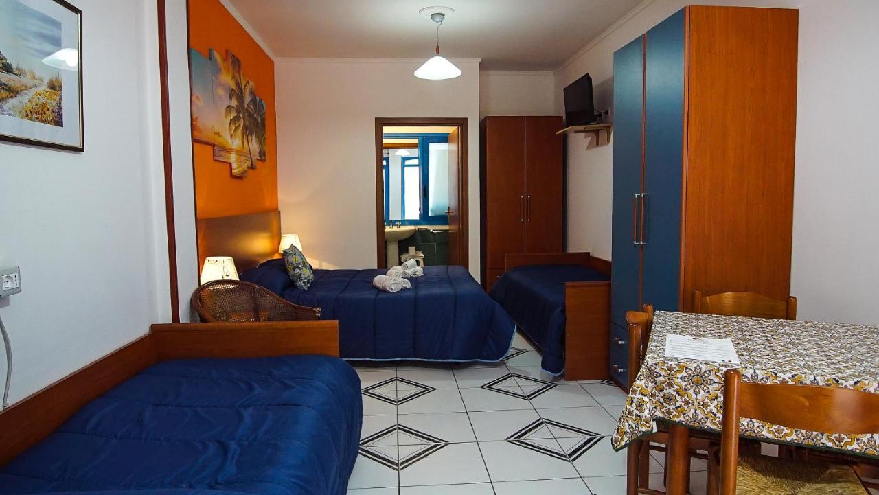 Baia Di Naxos Aparthotel Giardini Naxos Exterior photo